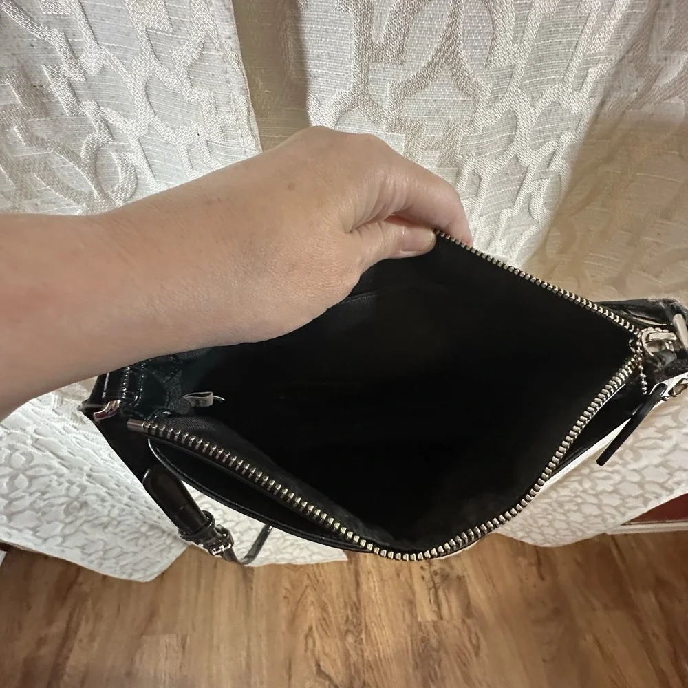 Coach Signature Logo Crossbody Black/Gray Silver Hardware Zip Top Lined F52175